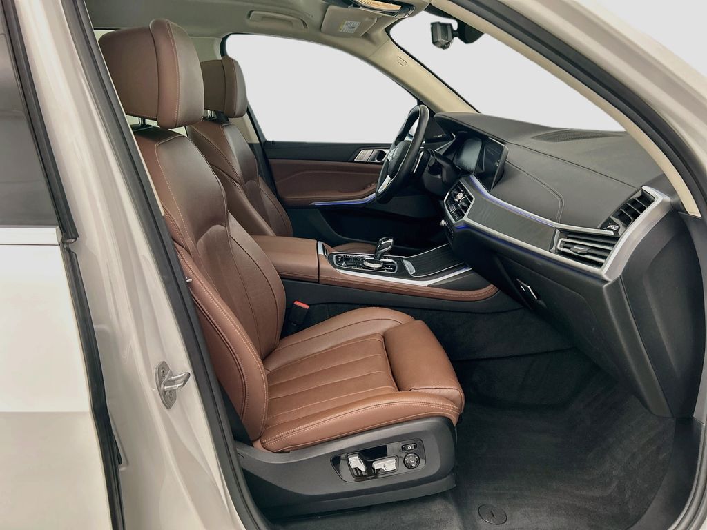 Thumbnail: 2019 BMW X7 - 19
