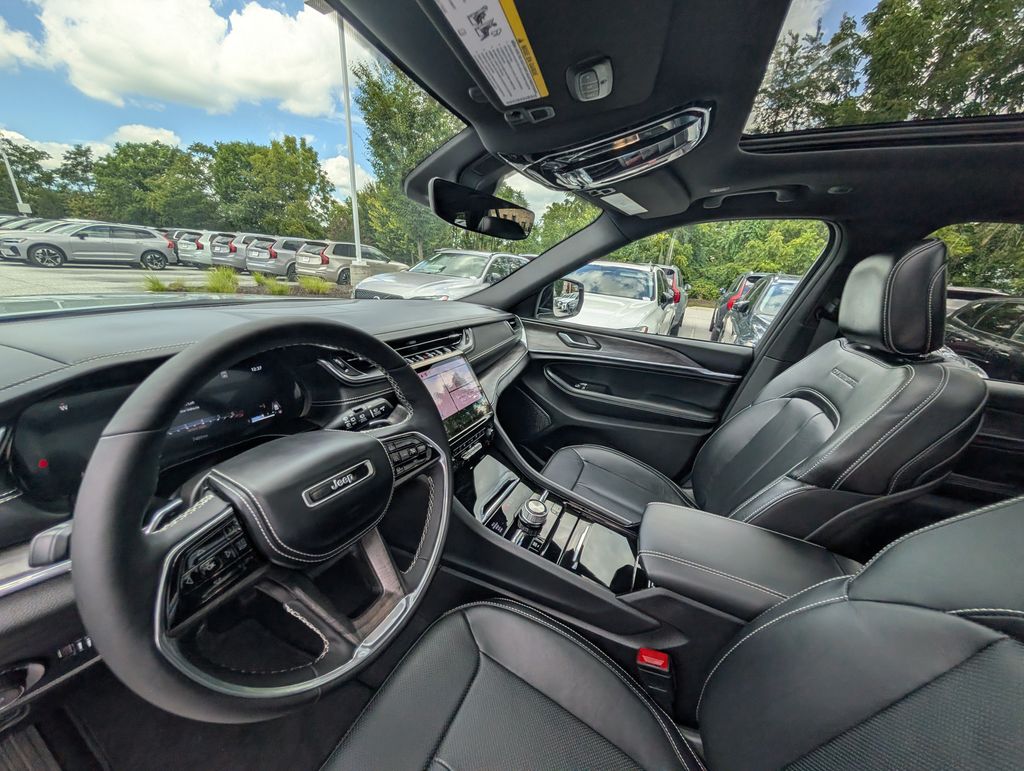 Used 2025 Silver Jeep Overland image 9