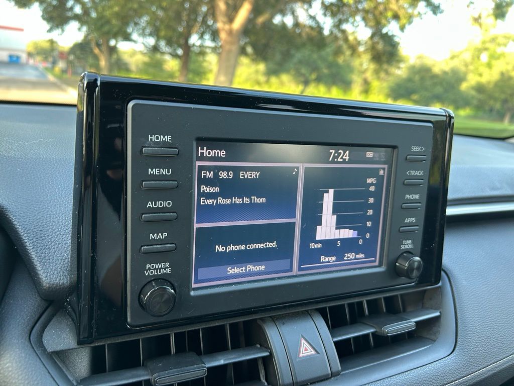 2019 Toyota RAV4 LE 23