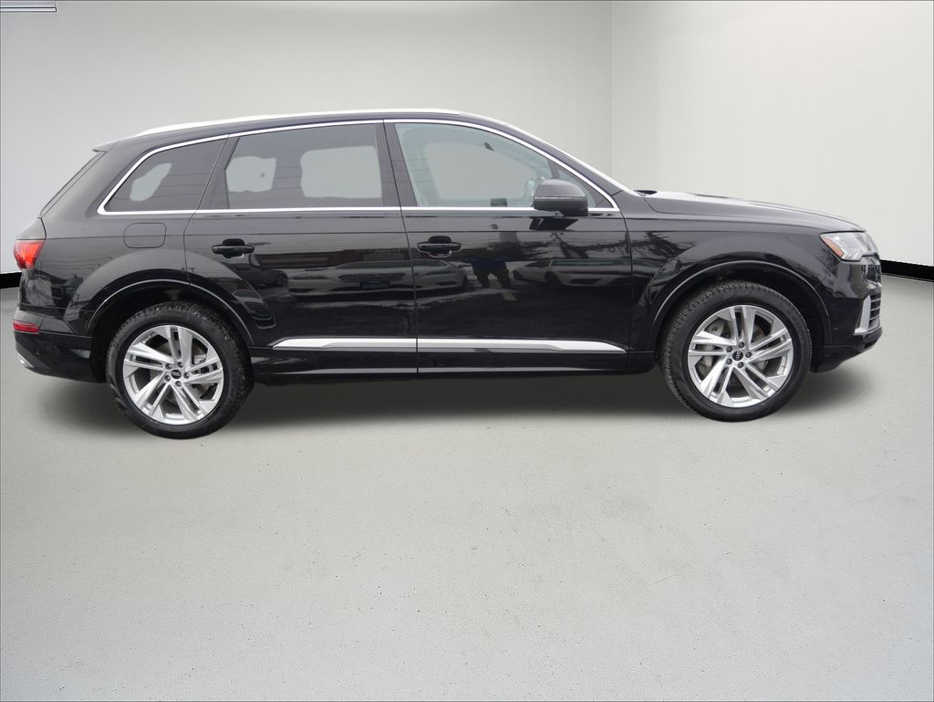 Thumbnail: 2023 Audi Q7 - 6