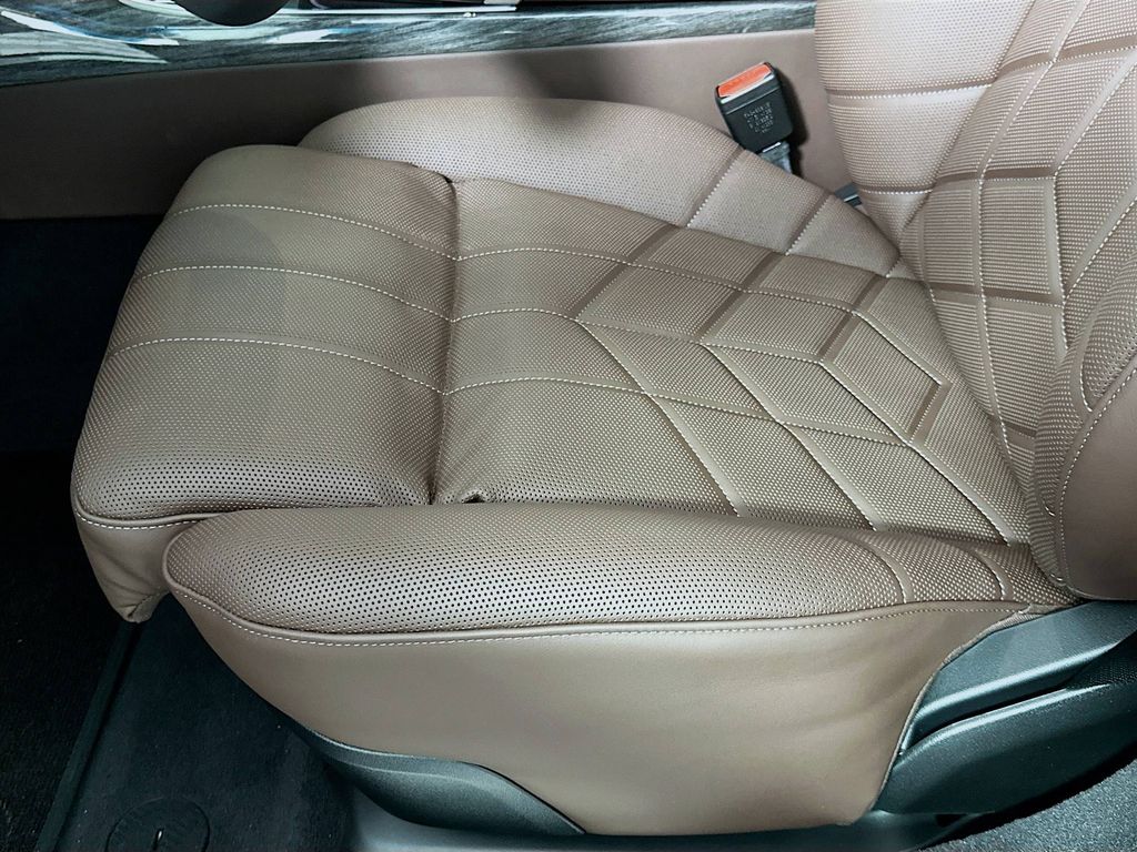 Thumbnail: 2026 BMW 7 Series - 21