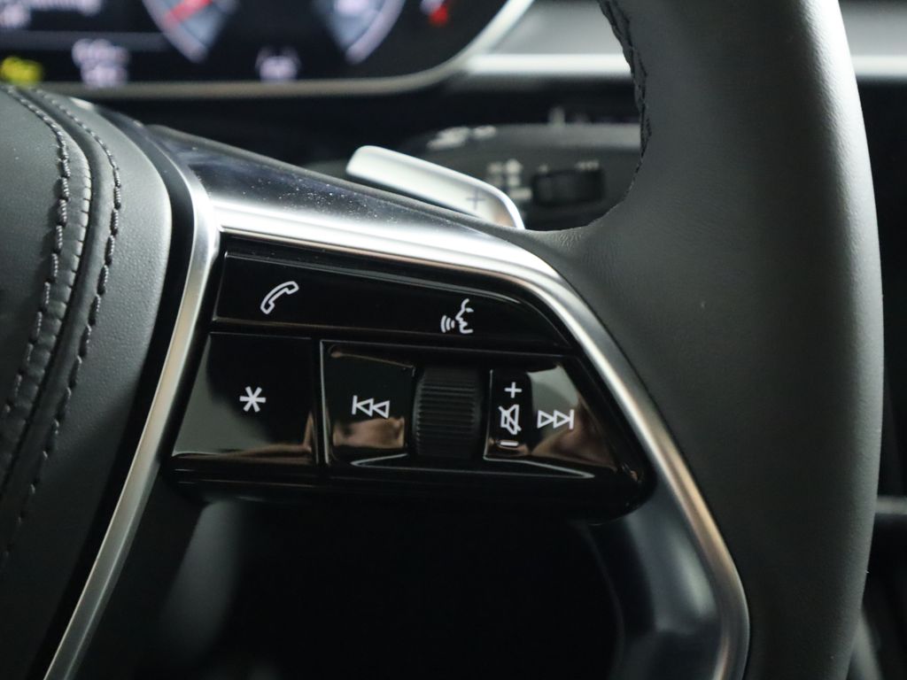 Thumbnail: 2025 Audi A8 - 13