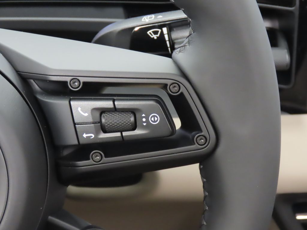 Thumbnail: 2025 Porsche Macan - 22