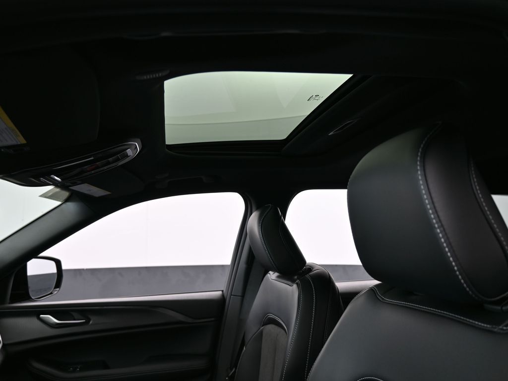 New 2025 Velvet Red Pearlcoat Jeep Altitude X image 12