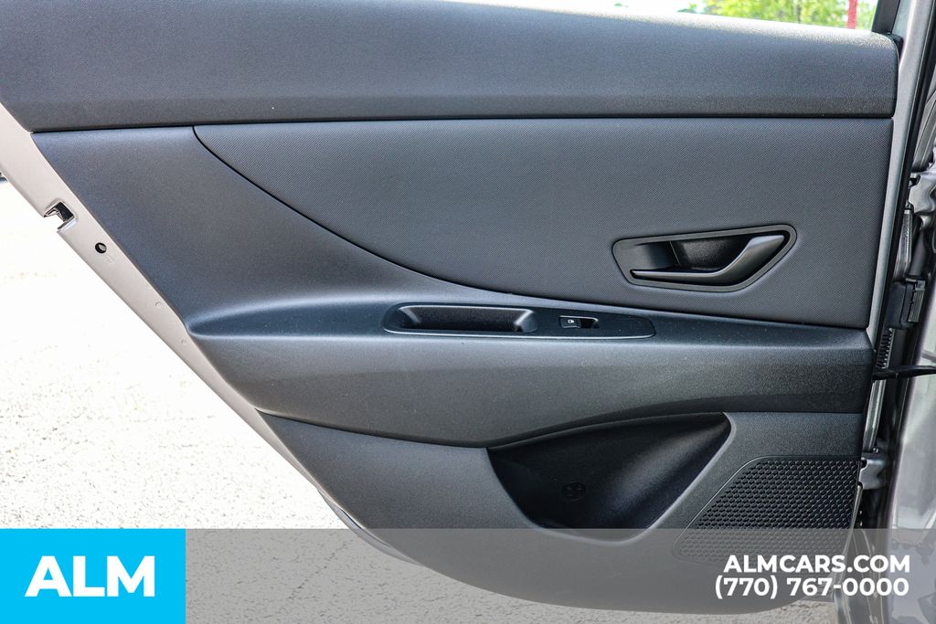 Used 2025 Silver Hyundai SEL Sport image 49