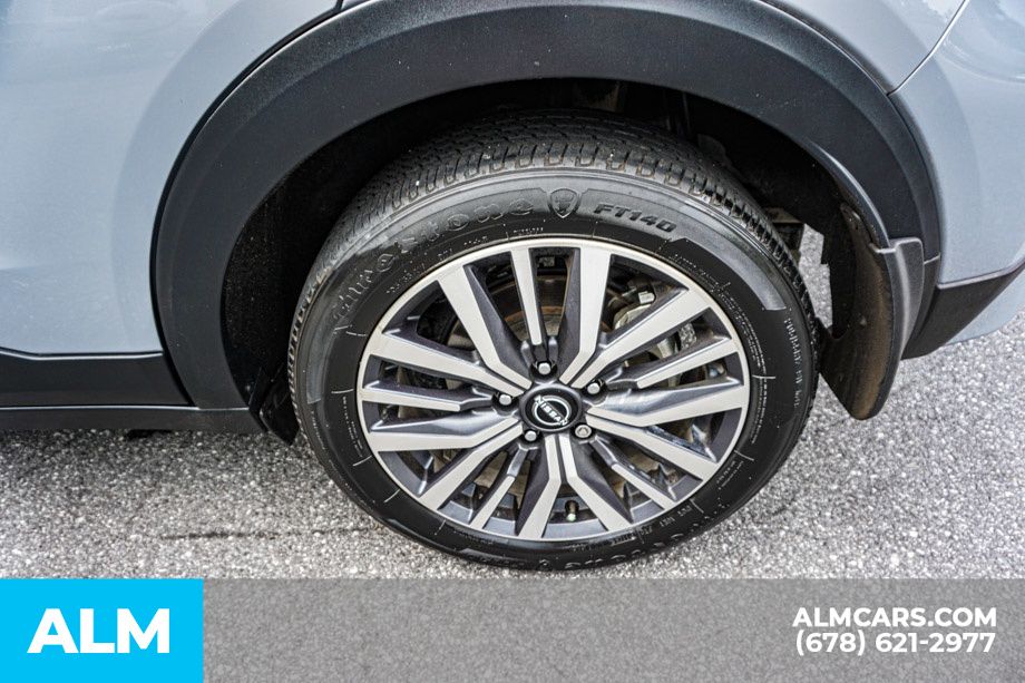 Used 2023 Gray Nissan SV image 17