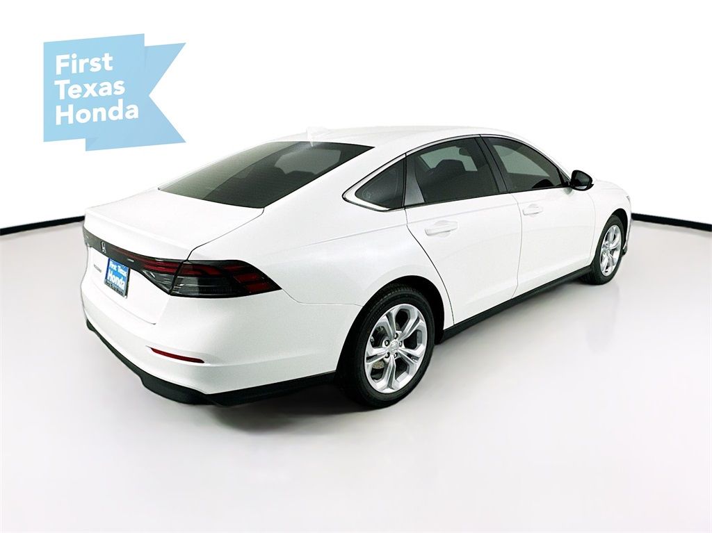 2025 Honda Accord LX photo