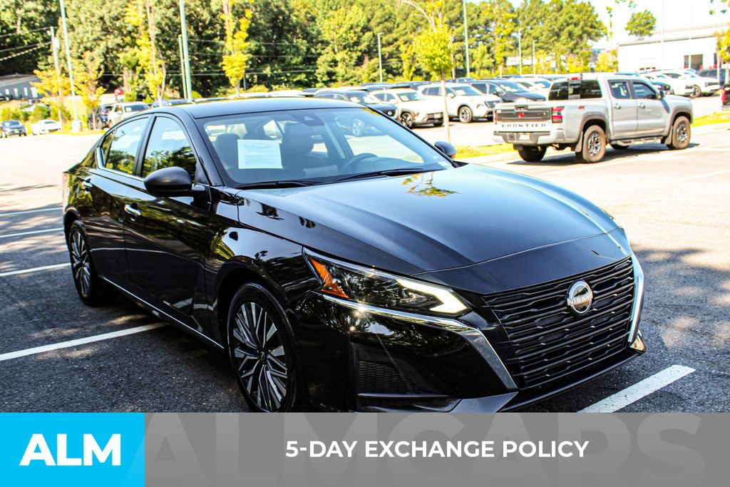 Used 2024 Black Nissan 2.5 SV image 3