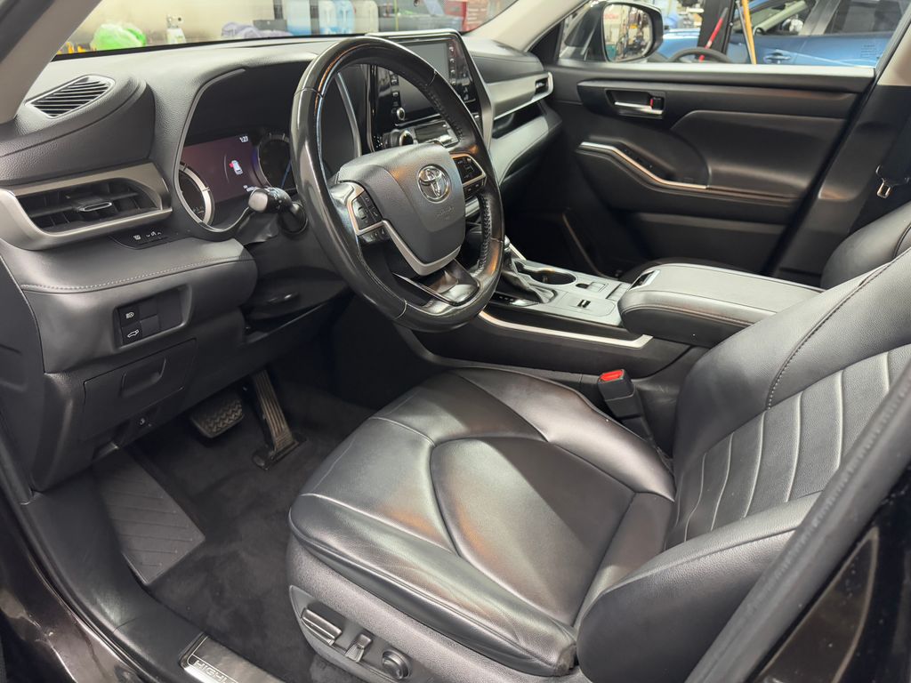 2022 Toyota Highlander Hybrid XLE