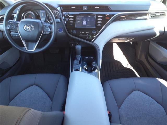 2018 Toyota Camry Hybrid LE 15