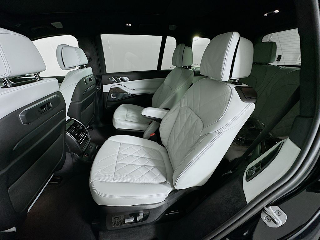 Thumbnail: 2026 BMW X7 - 17