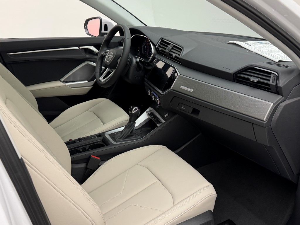 Thumbnail: 2025 Audi Q3 - 11