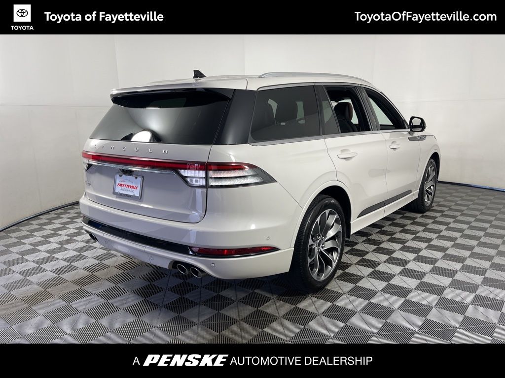 Thumbnail: 2023 Lincoln Aviator - 15
