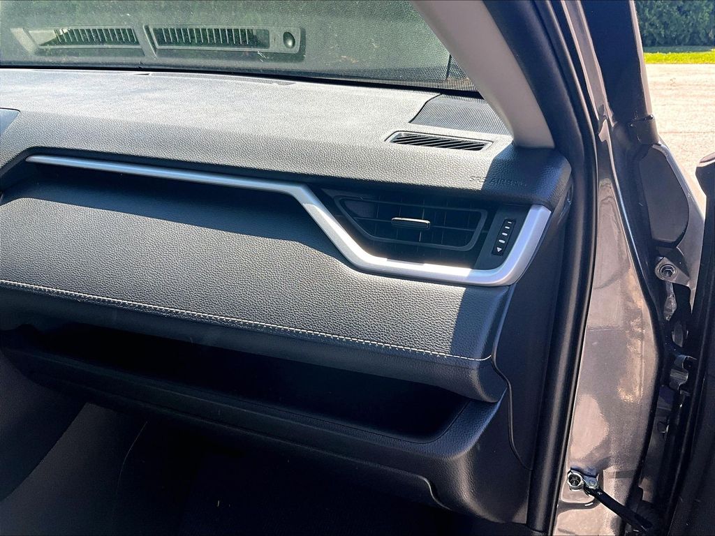 2021 Toyota RAV4 — photo 13