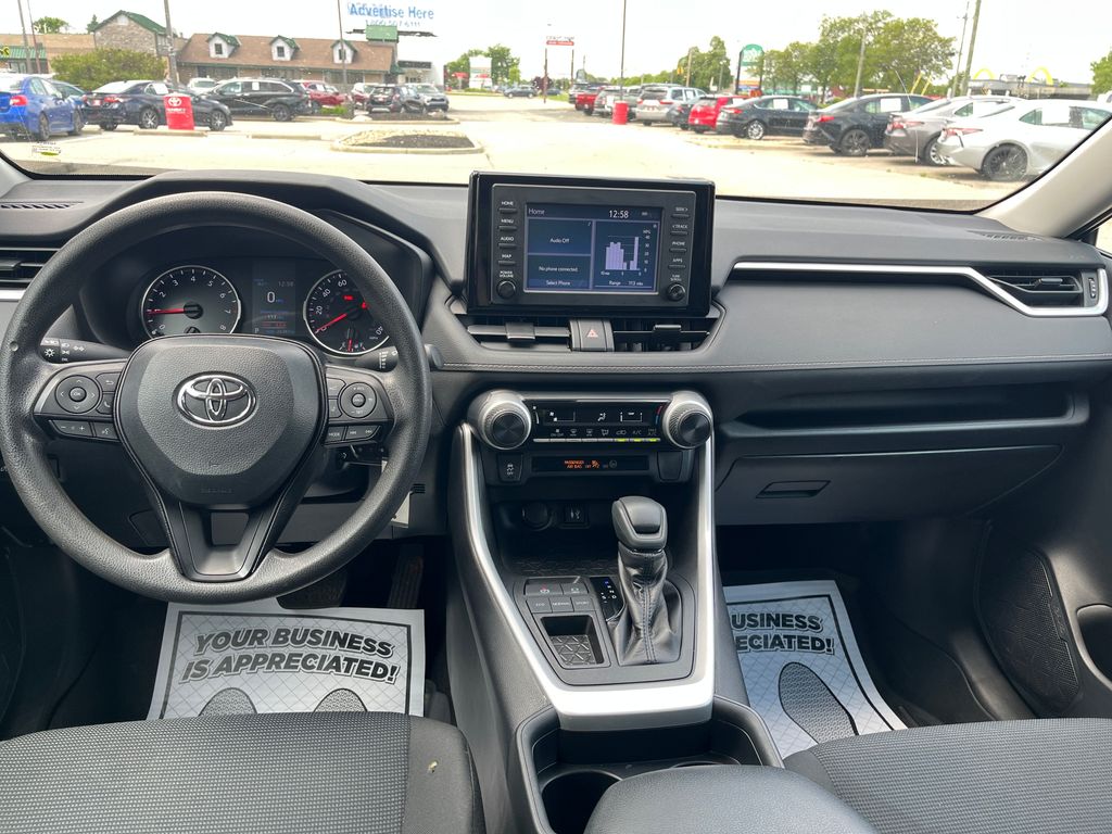 2019 Toyota RAV4 LE photo