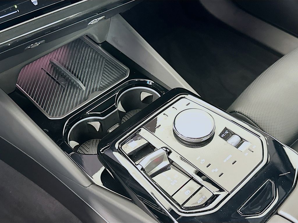 Thumbnail: 2025 BMW 5 Series - 17