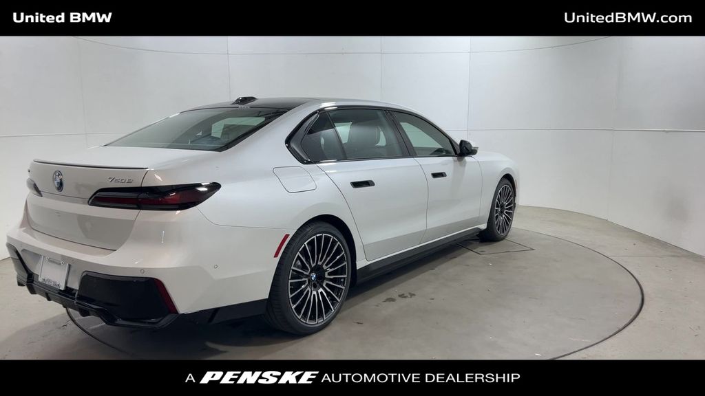 Thumbnail: 2025 BMW 7 Series - 8