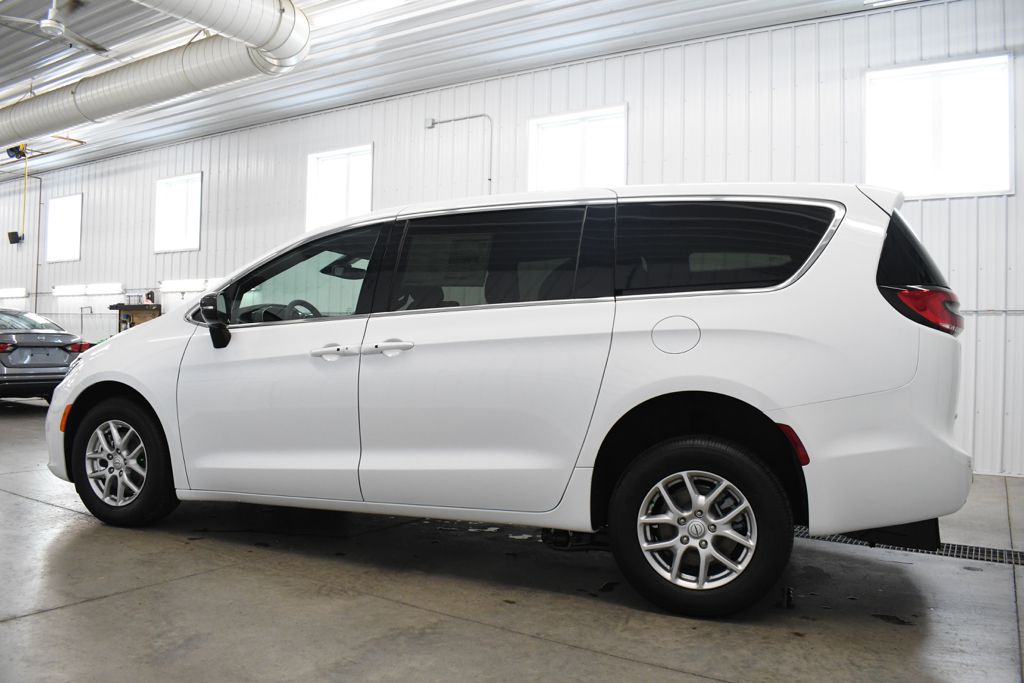 Used 2026 White Chrysler Select image 5