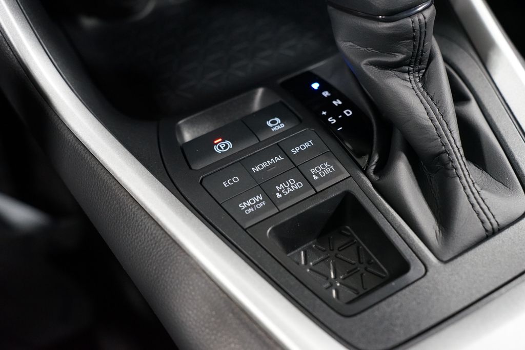 Thumbnail: 2025 Toyota RAV4 - 22