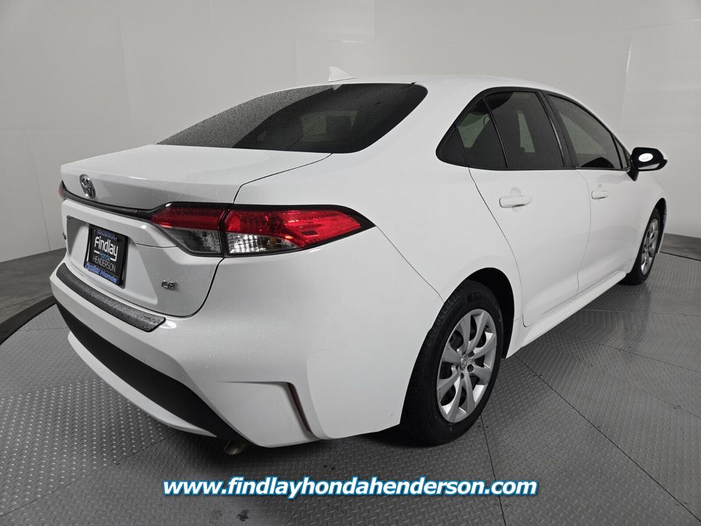 2022 Toyota Corolla LE photo