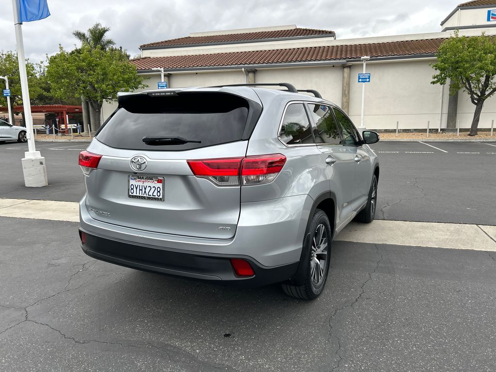 2017 Toyota Highlander LE 6