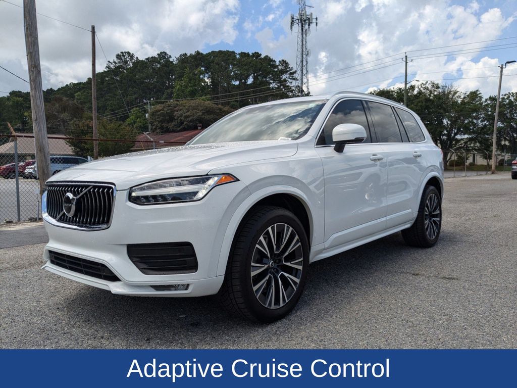 2022 Volvo XC90 T6 Momentum 6-Passenger