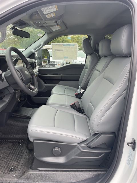 2025 Ford F-450 Chassis XL