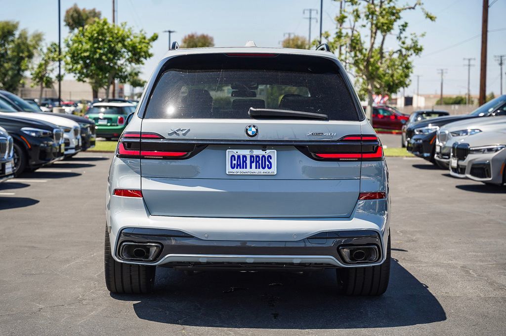 2025 BMW X7 xDrive40i 7