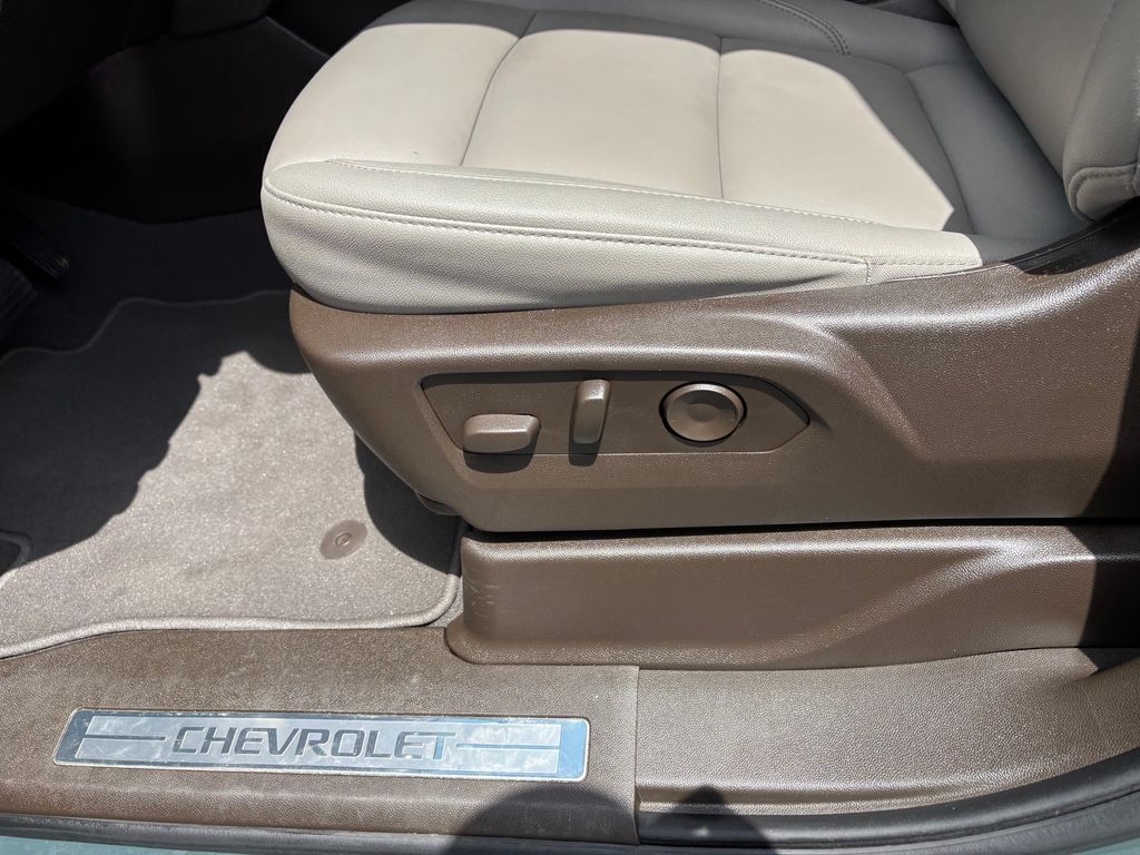 Used Car 2025 Chevrolet Suburban  Z71 For Sale Under $70,000 In Austin, Texas