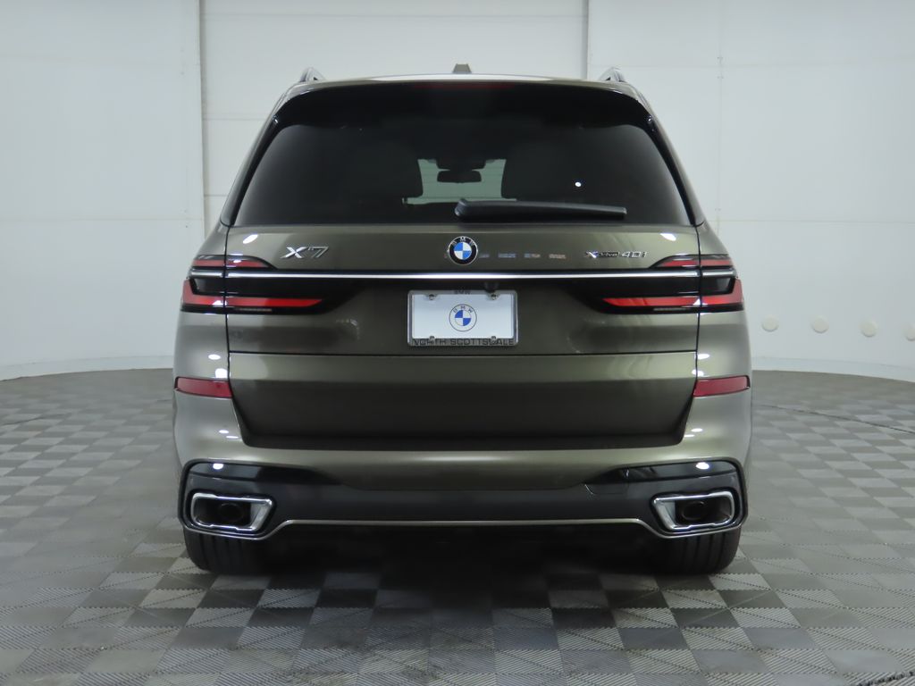 Thumbnail: 2026 BMW X7 - 6