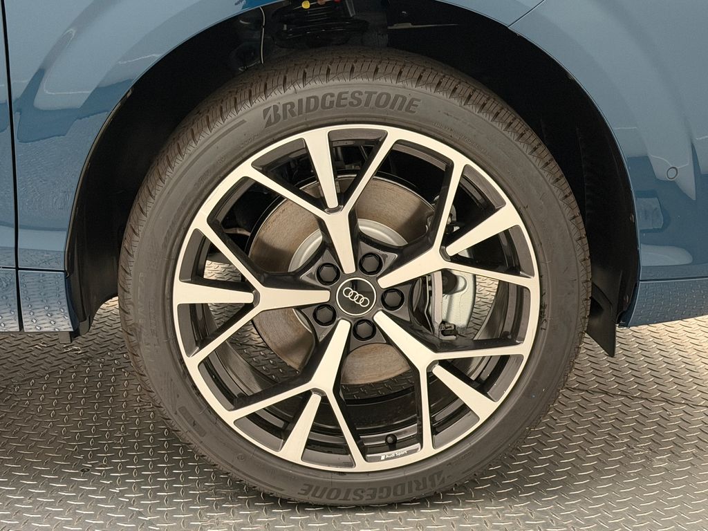 Thumbnail: 2026 Audi Q3 - 9