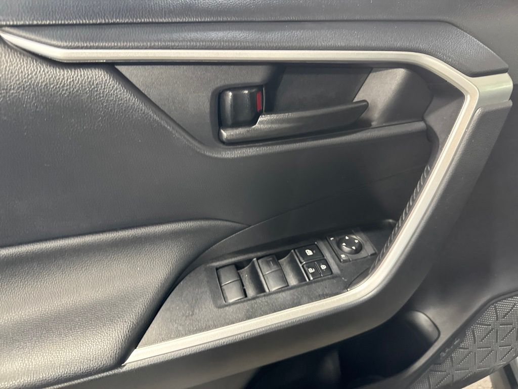Thumbnail: 2019 Toyota RAV4 - 32