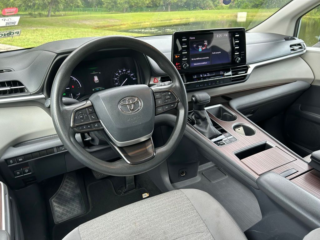 Thumbnail: 2021 Toyota Sienna - 12