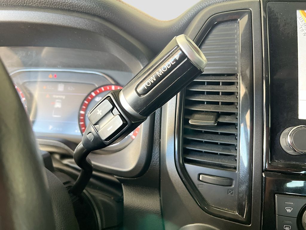 Used 2022 White Nissan PRO-4X image 17