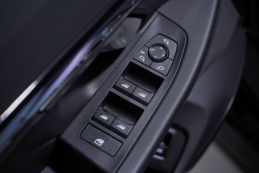 Thumbnail: 2025 BMW i5 - 17