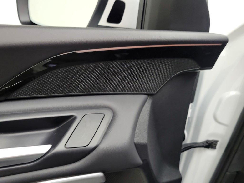 Thumbnail: 2025 Audi Q5 - 30