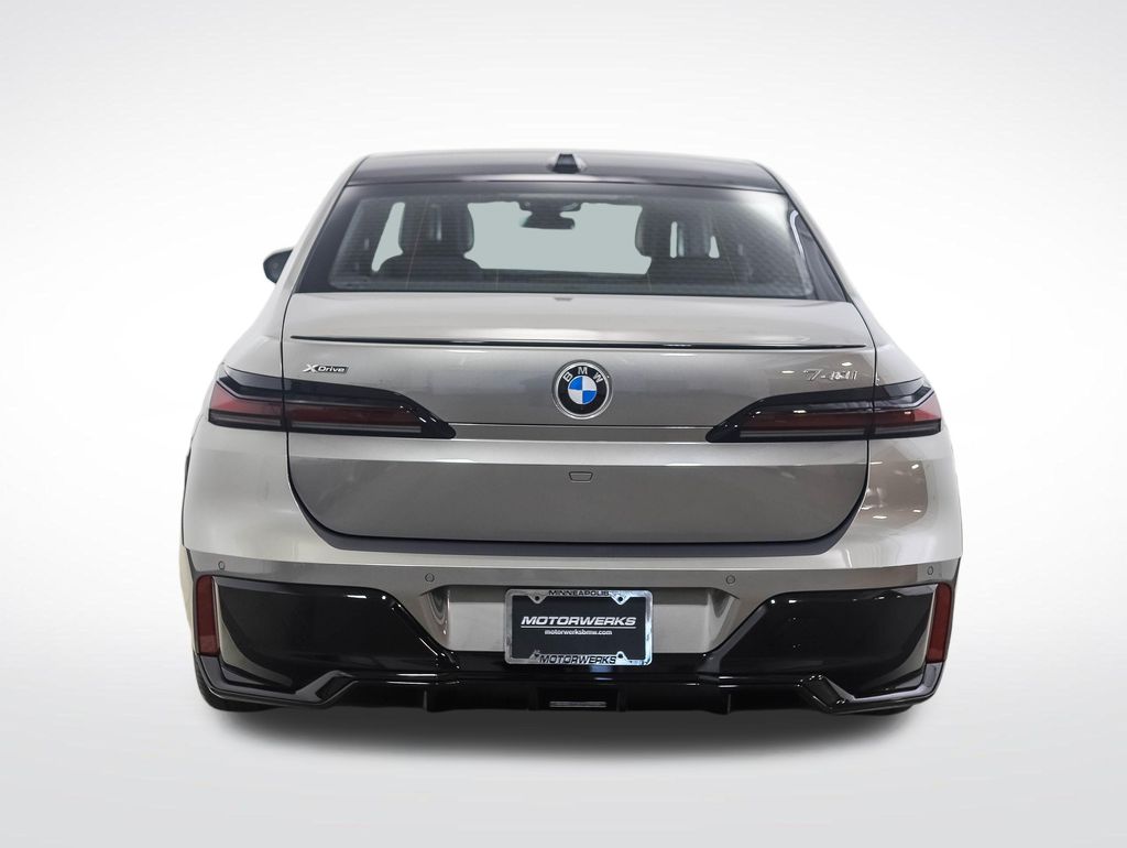 Thumbnail: 2026 BMW 7 Series - 4