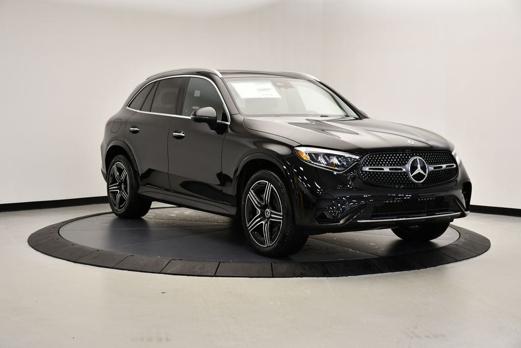 2025 Mercedes-Benz GLC 300 7