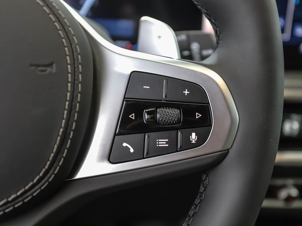 Thumbnail: 2026 BMW X5 - 12