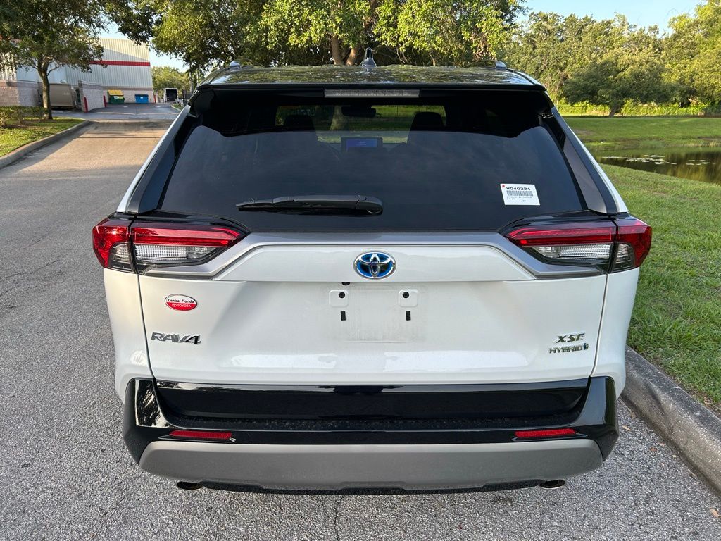 2023 Toyota RAV4 XSE 4