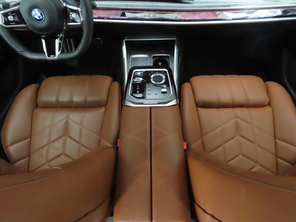 Thumbnail: 2023 BMW i7 - 17