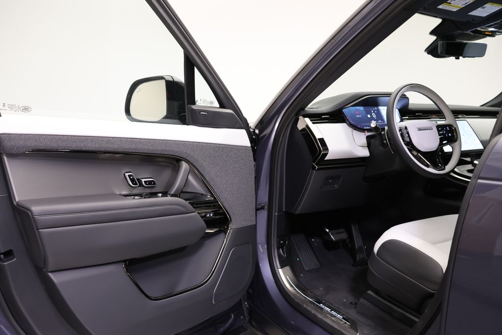 Thumbnail: 2026 Land Rover Range Rover Sport - 27
