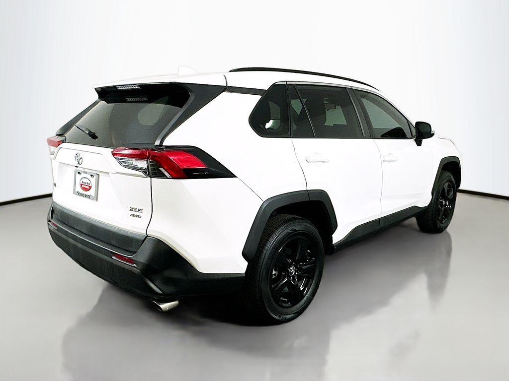 2019 Toyota RAV4 XLE 5