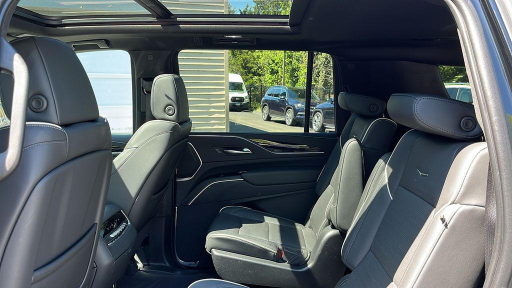 2022 Cadillac Escalade ESV Sport 24