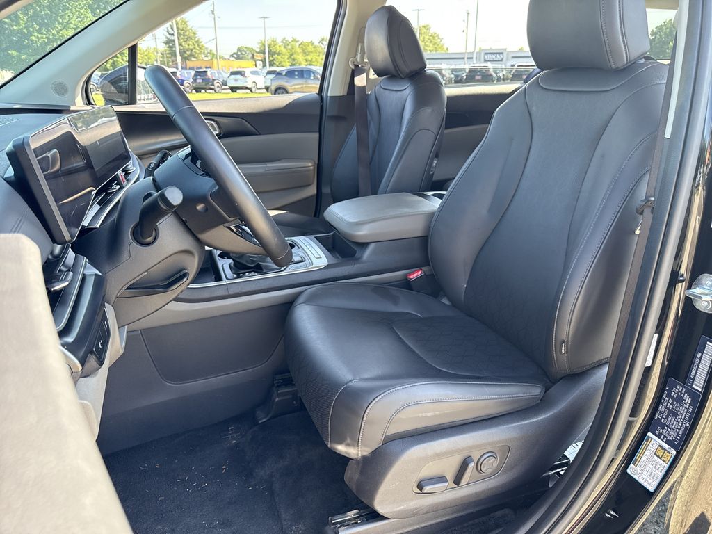 Used 2026 Kia Carnival Van