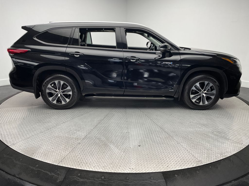 Thumbnail: 2020 Toyota Highlander - 4