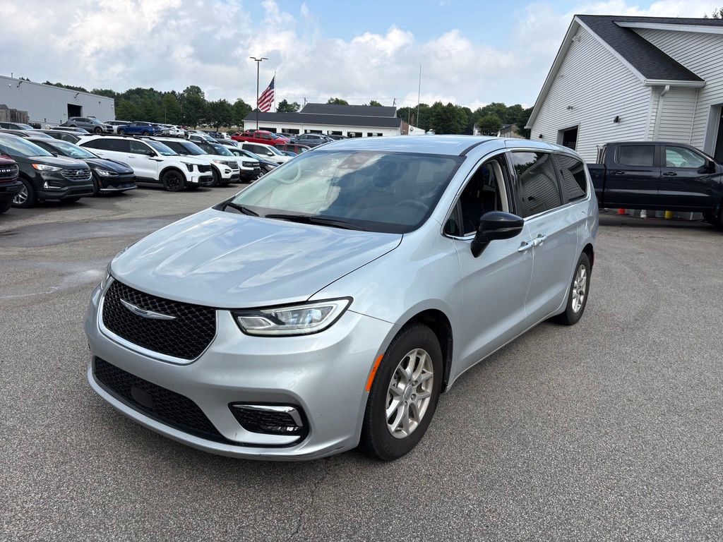 Silver Mist Clearcoat 2024 Chrysler Pacifica Minivan Front-Wheel Drive 9-Speed Automatic