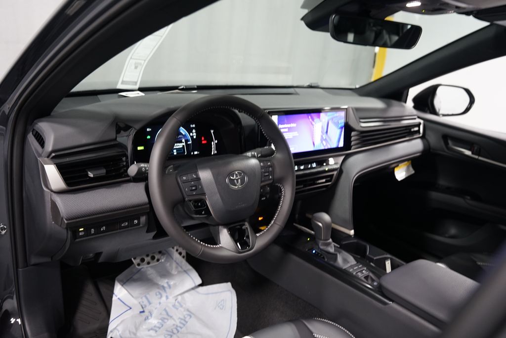 Thumbnail: 2025 Toyota Camry - 11