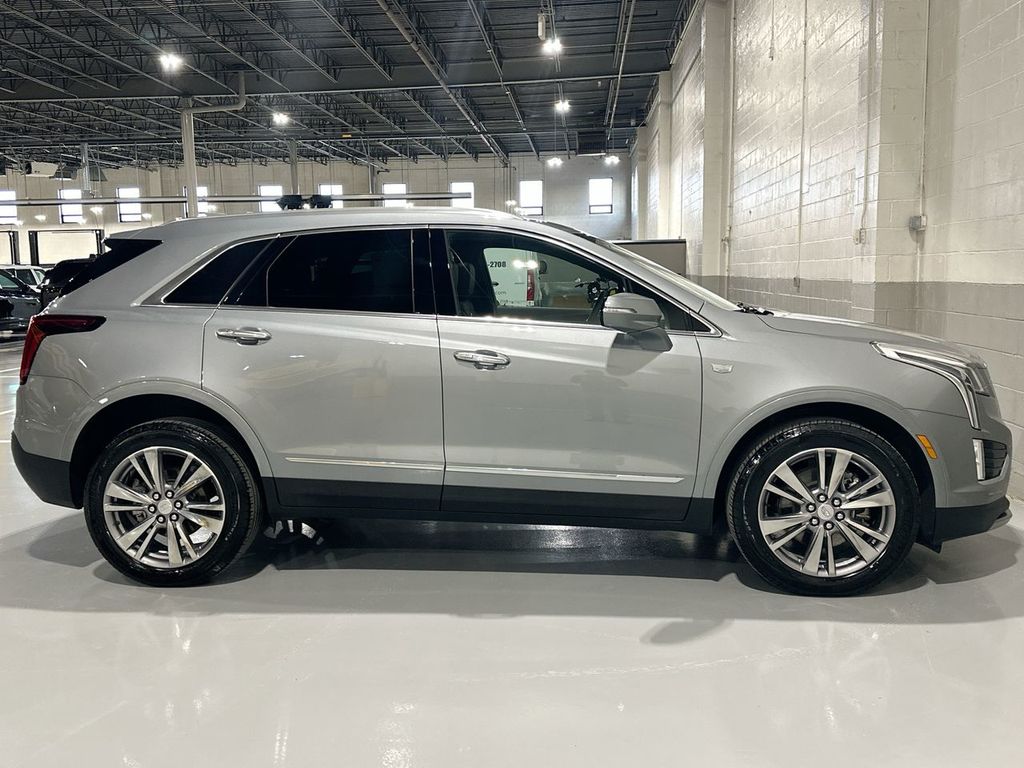 Thumbnail: 2025 Cadillac XT5 - 4