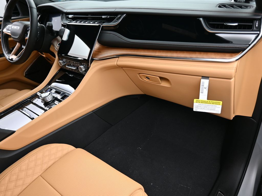 New 2025 Silver Zynith Jeep Summit image 41